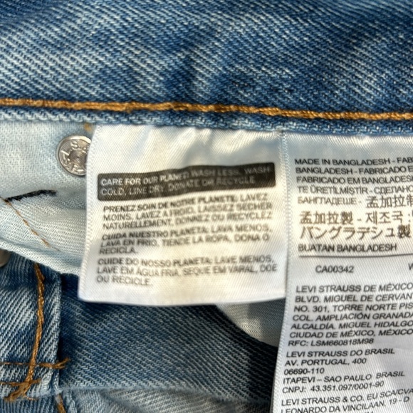 Levi’s brand denim men’s 550 jeans. Size 42 x 30.  Great condition - Picture 6 of 9
